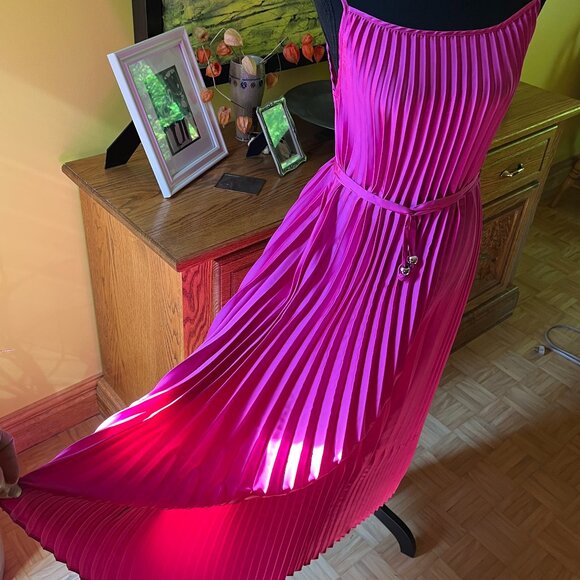 🩷 Barbie HOT Pink Pleated Midi Dress - NWT!! - Picture 6 of 10